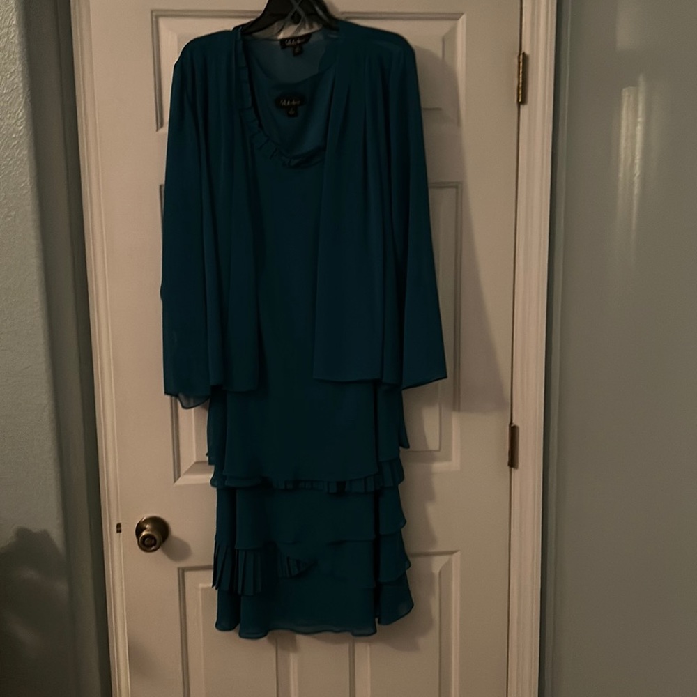 Women's green dress.  Worn one time to a wedding.